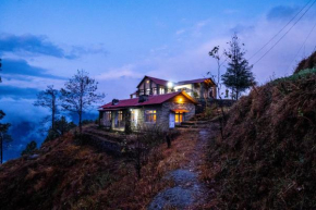Himalayan Paradise, Boutique room w Binsar view by Roamhome